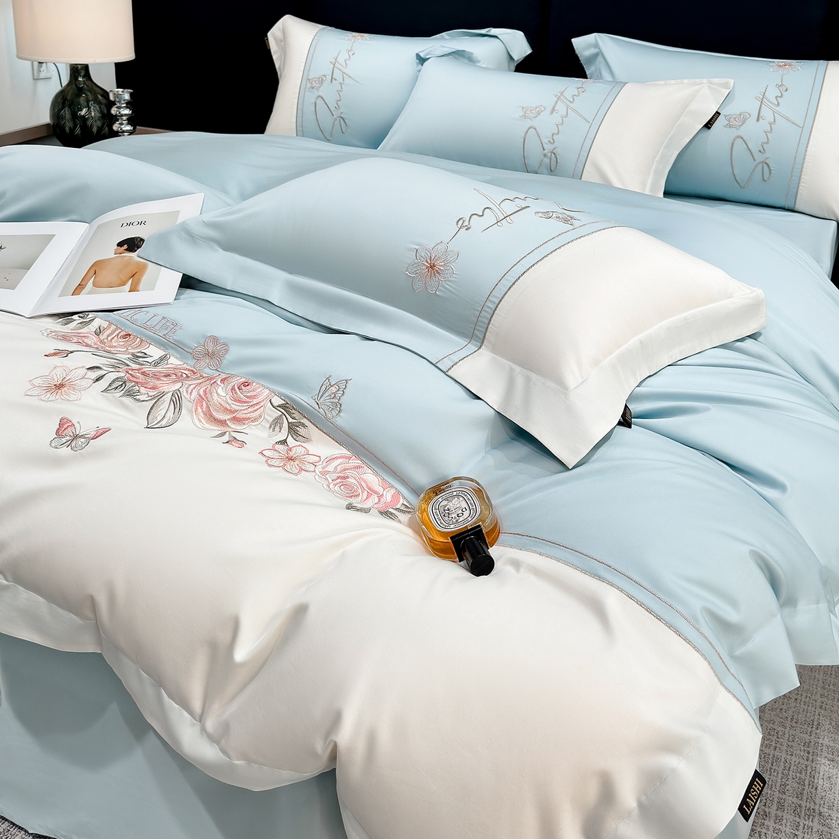 91家纺网 家纺一手货源 找家纺 莱势 2026新款100支全棉纯棉50x50s埃及贡缎长绒棉刺绣绣花四件套高端礼盒-花开半夏系列 花开半夏-天空蓝