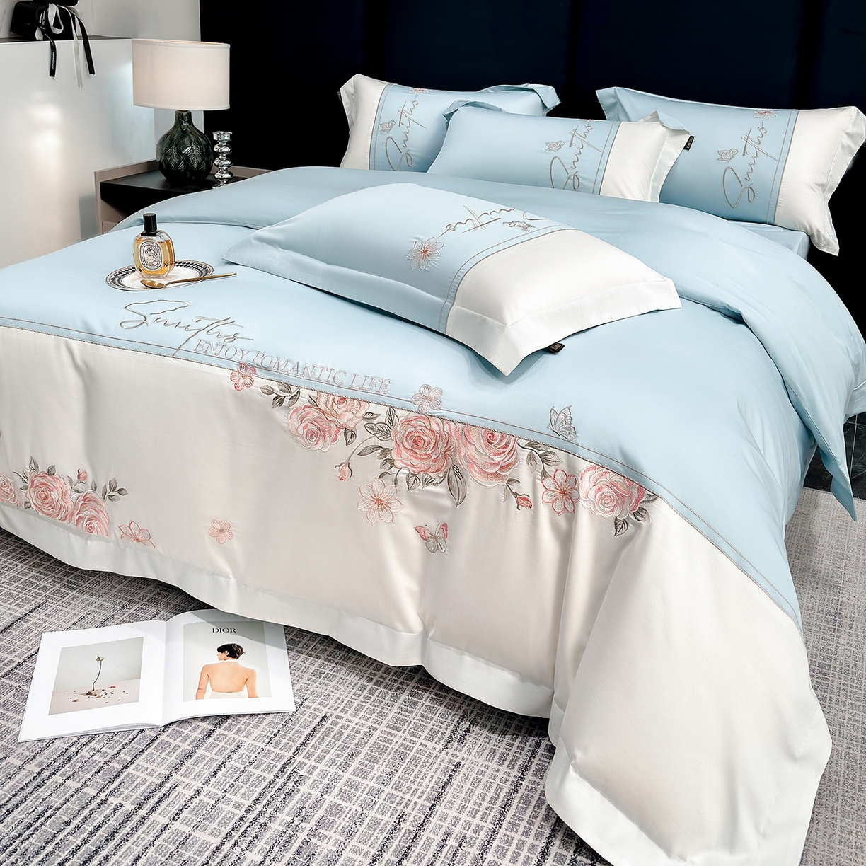 91家纺网 家纺一手货源 找家纺 莱势 2026新款100支全棉纯棉50x50s埃及贡缎长绒棉刺绣绣花四件套高端礼盒-花开半夏系列 花开半夏-天空蓝