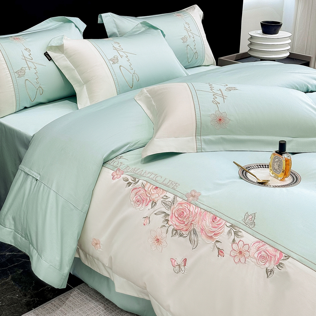 91家纺网 家纺一手货源 找家纺 莱势 2026新款100支全棉纯棉50x50s埃及贡缎长绒棉刺绣绣花四件套高端礼盒-花开半夏系列 花开半夏-绿野仙踪