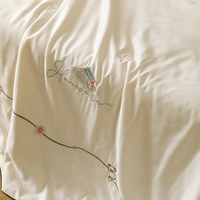 91家纺网 家纺一手货源 找家纺 绒世界 2026新款刺绣水洗真丝夏被四件套公主日记系列-风格二 公主日记-月白