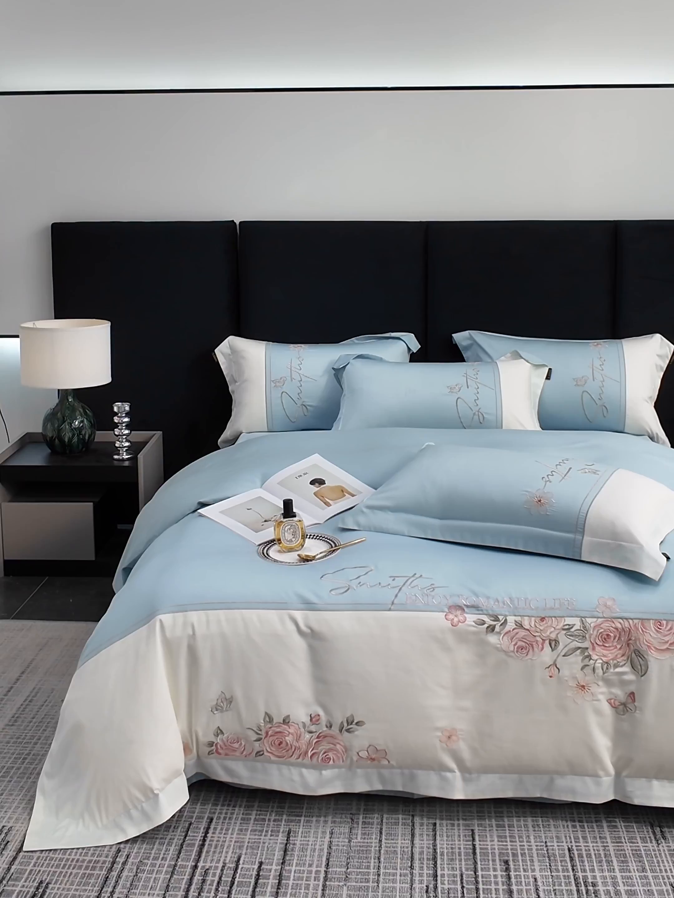 91家纺网 家纺一手货源 找家纺 （总）莱势 2026新款100支全棉纯棉50x50s埃及贡缎长绒棉刺绣绣花四件套高端礼盒-花开半夏系列