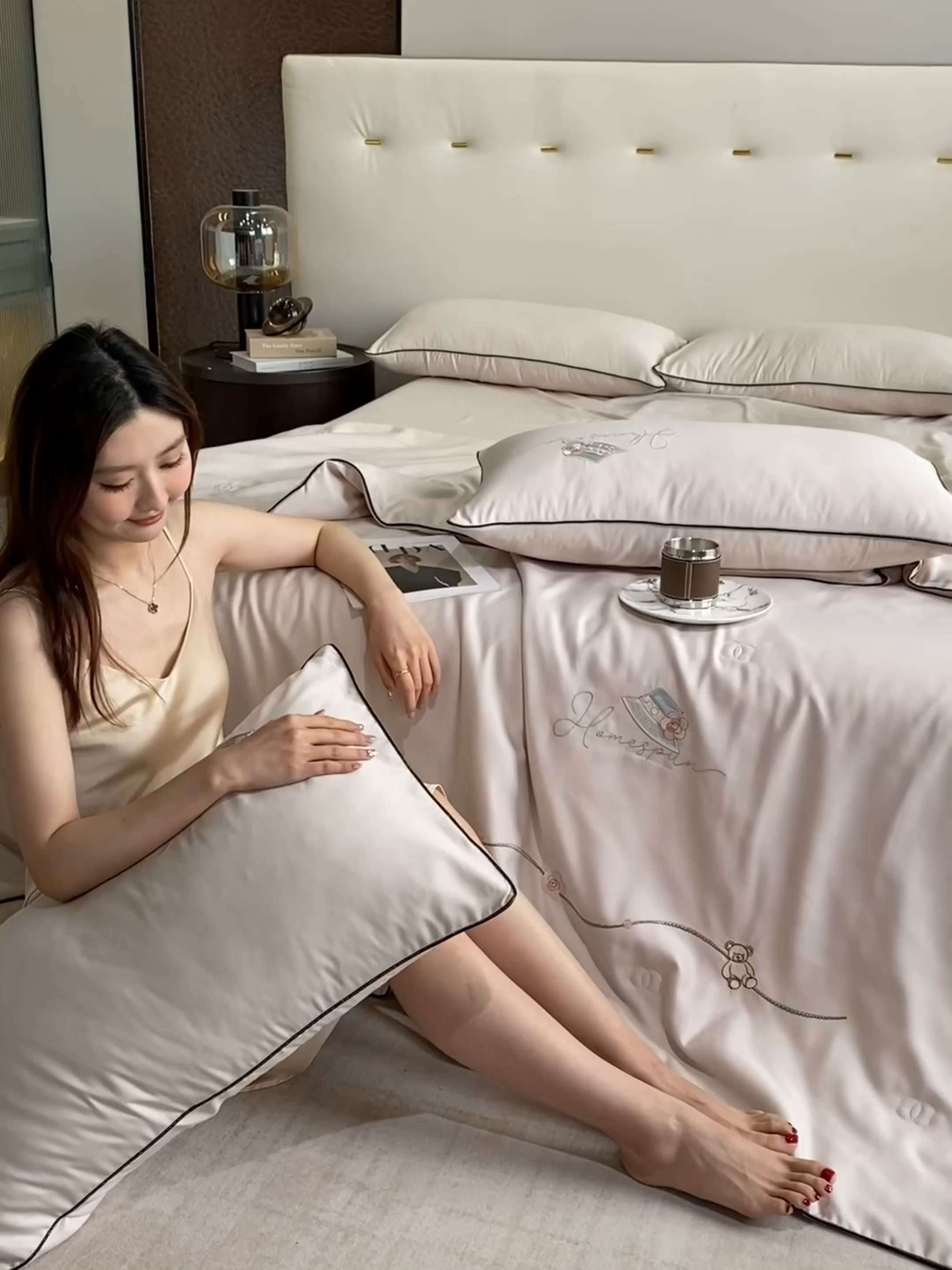 91家纺网 家纺一手货源 找家纺 绒世界 2026新款刺绣水洗真丝夏被四件套公主日记系列-风格二 公主日记-香槟