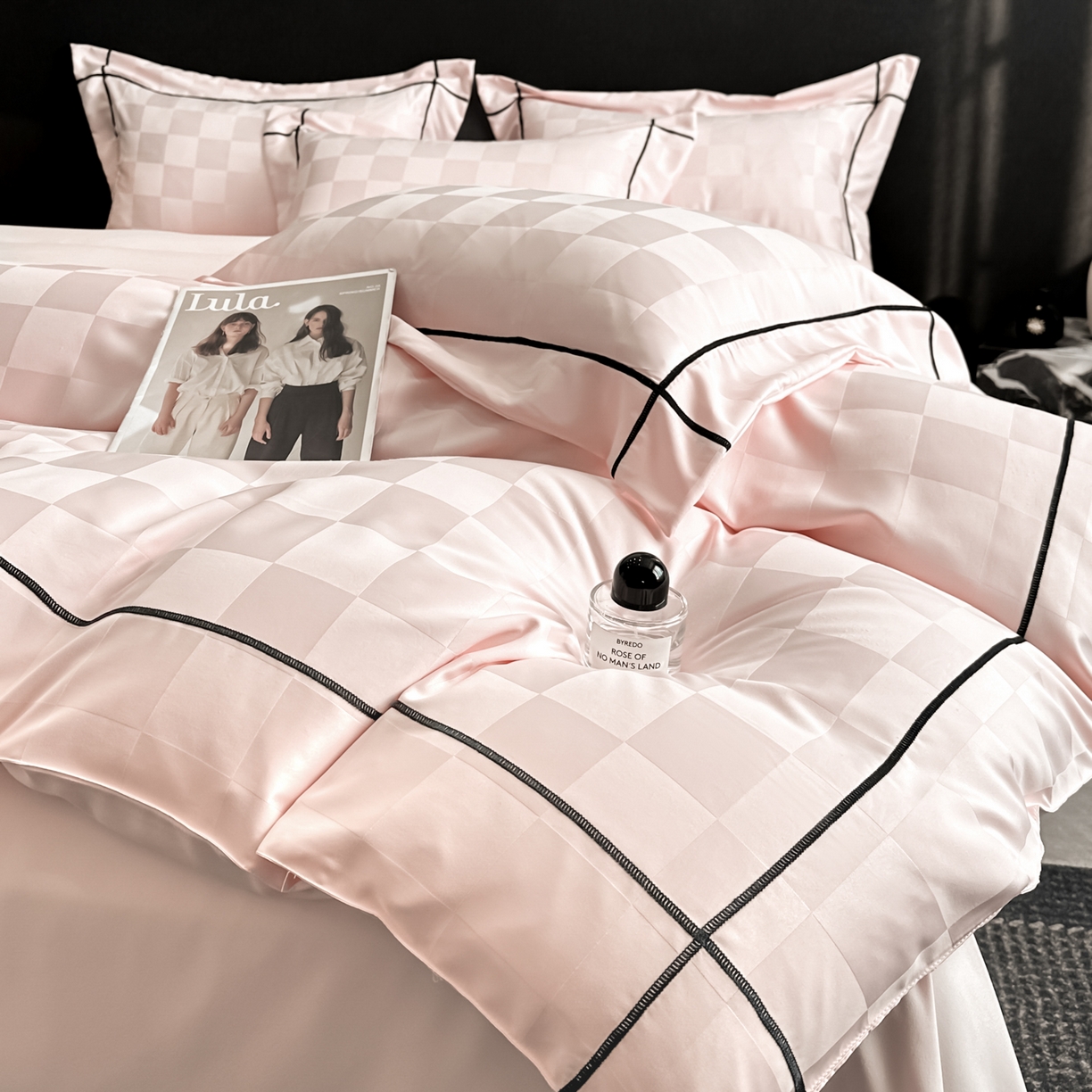 91家纺网 家纺一手货源 找家纺 绒世界 2026新款贡缎提花床单床笠四件套 粉玉