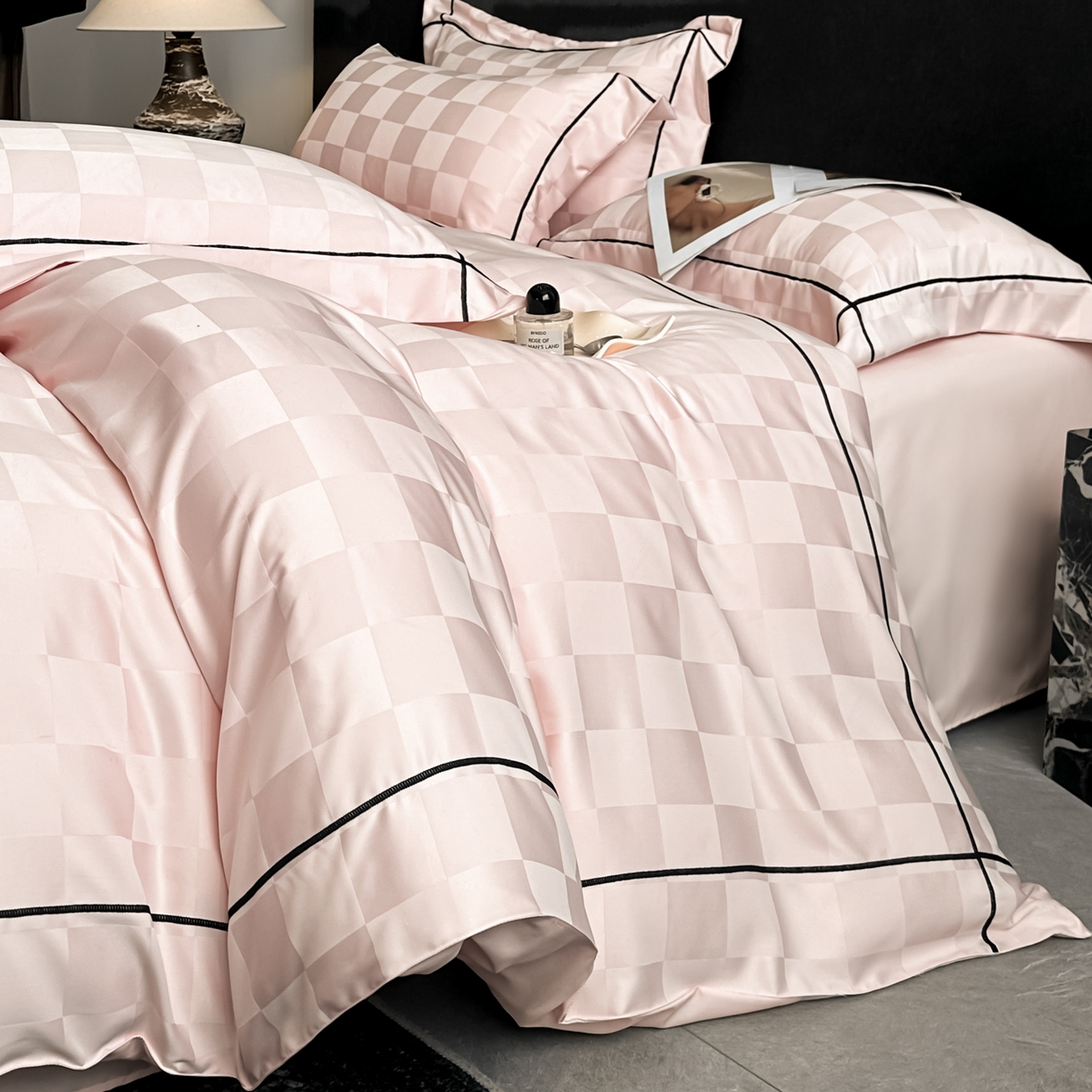 91家纺网 家纺一手货源 找家纺 绒世界 2026新款贡缎提花床单床笠四件套 粉玉