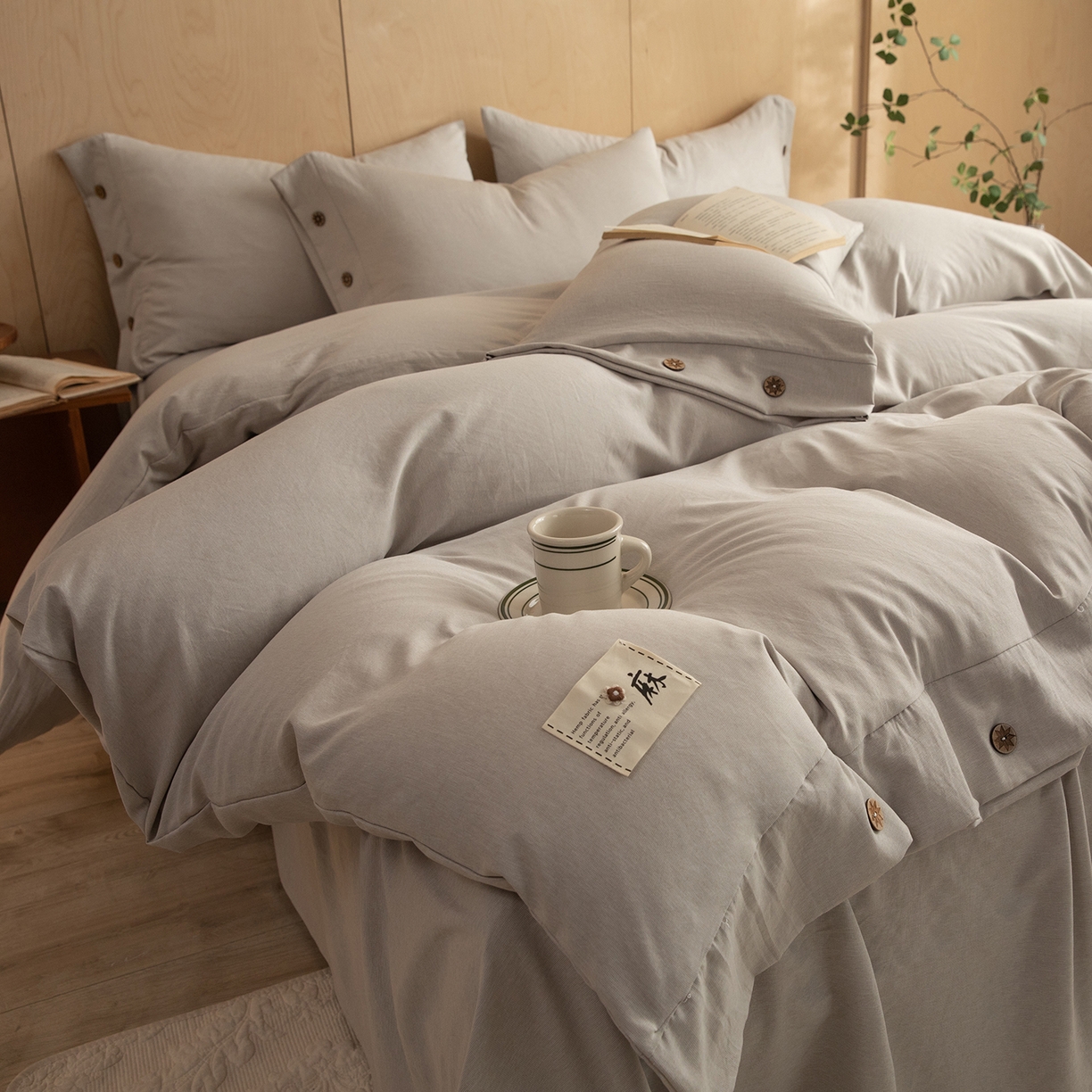 91家纺网 家纺一手货源 找家纺 绒世界 2026新款雨露麻纽扣款床单床笠四件套 雨露麻（浅咖）