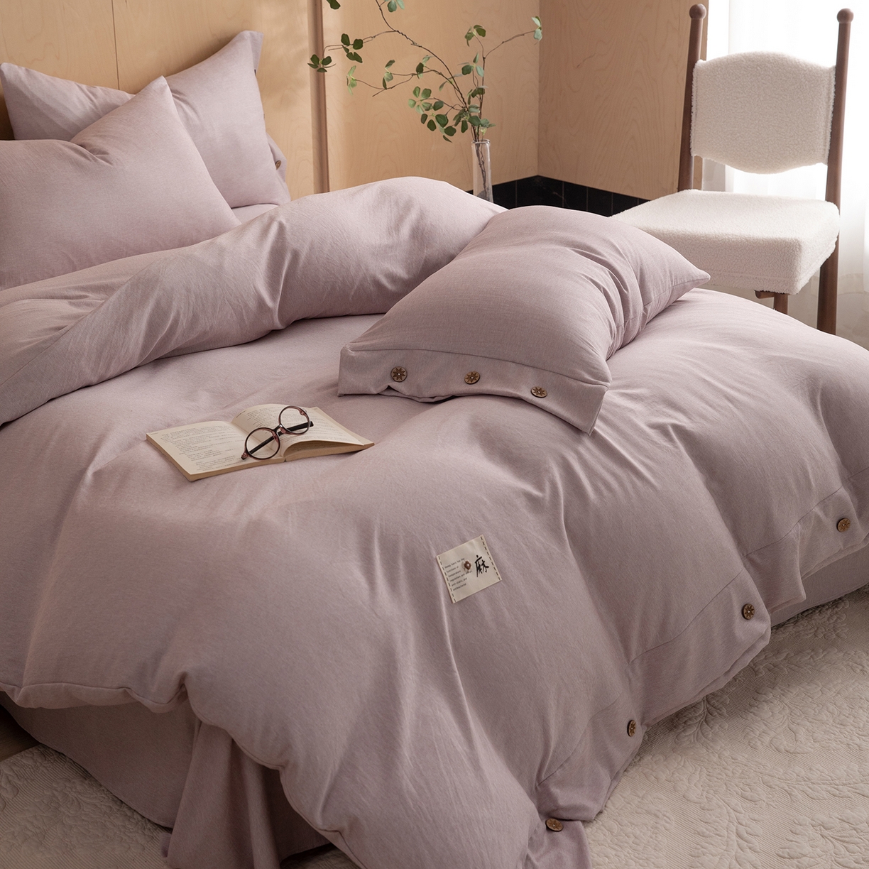 91家纺网 家纺一手货源 找家纺 绒世界 2026新款雨露麻纽扣款床单床笠四件套 雨露麻（紫粉）