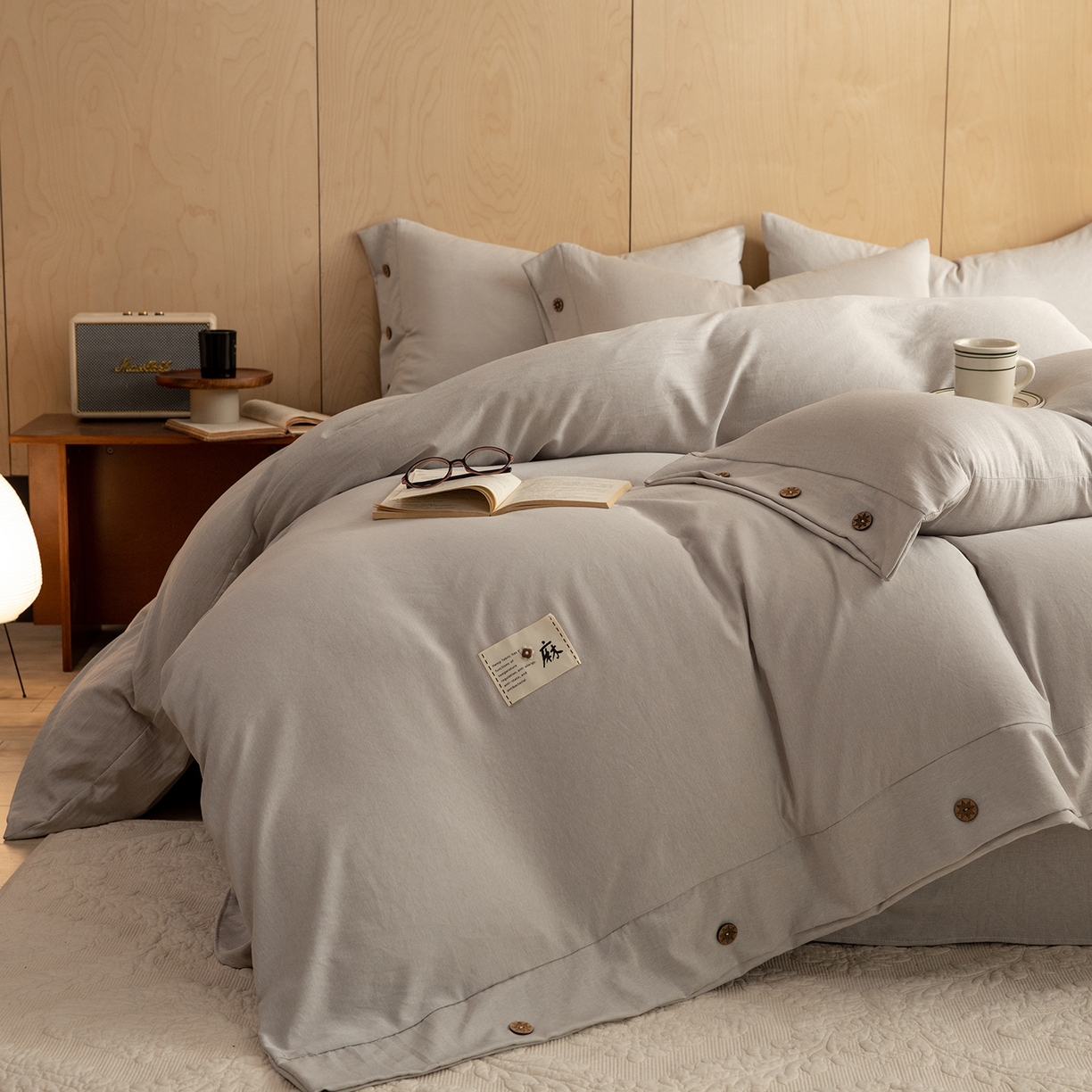 91家纺网 家纺一手货源 找家纺 绒世界 2026新款雨露麻纽扣款床单床笠四件套 雨露麻（浅咖）