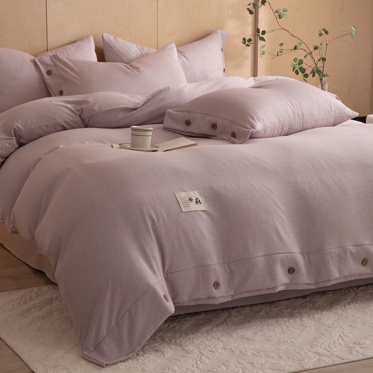 91家纺网 家纺一手货源 找家纺 绒世界 2026新款雨露麻纽扣款床单床笠四件套 雨露麻（紫粉）