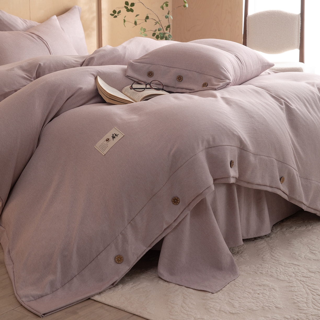 91家纺网 家纺一手货源 找家纺 绒世界 2026新款雨露麻纽扣款床单床笠四件套 雨露麻（紫粉）