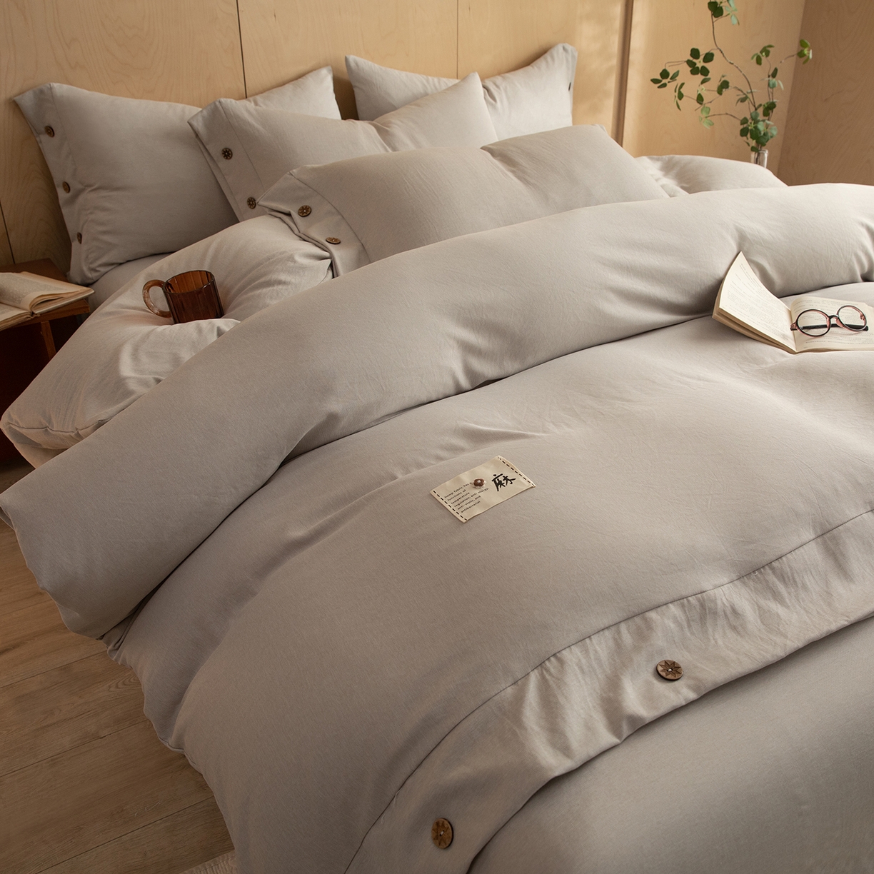 91家纺网 家纺一手货源 找家纺 绒世界 2026新款雨露麻纽扣款床单床笠四件套 雨露麻（浅咖）