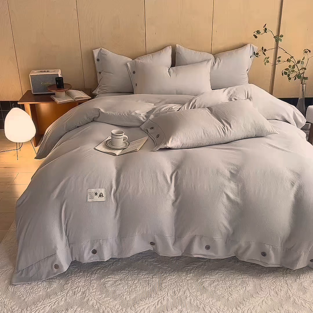 91家纺网 家纺一手货源 找家纺 绒世界 2026新款雨露麻纽扣款床单床笠四件套 雨露麻（浅灰）