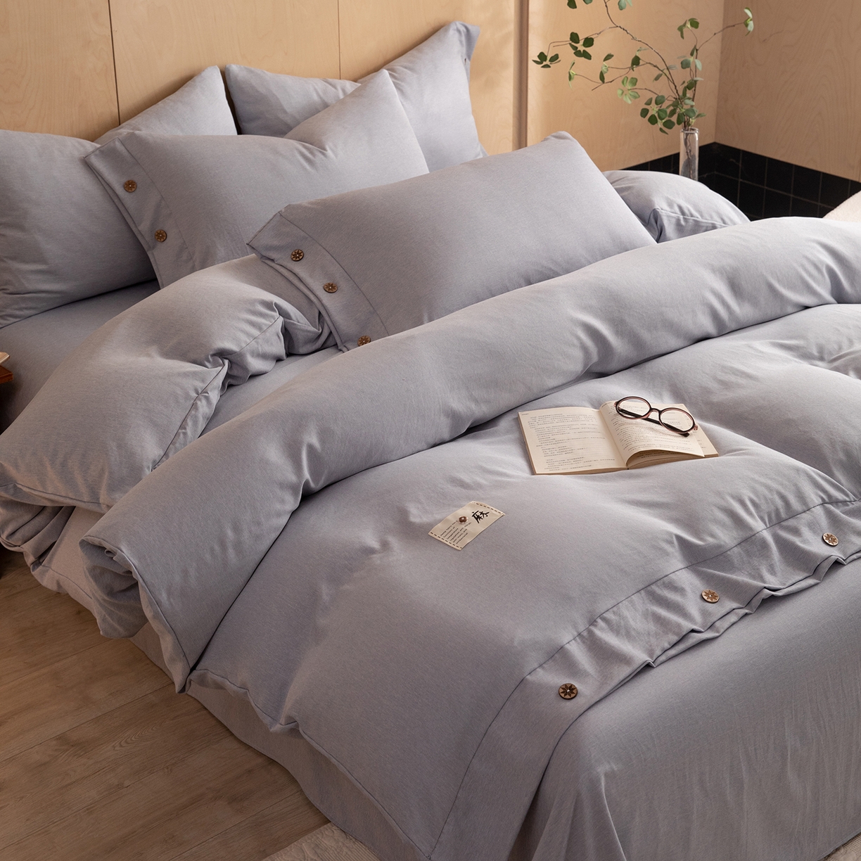 91家纺网 家纺一手货源 找家纺 绒世界 2026新款雨露麻纽扣款床单床笠四件套 雨露麻（青色）