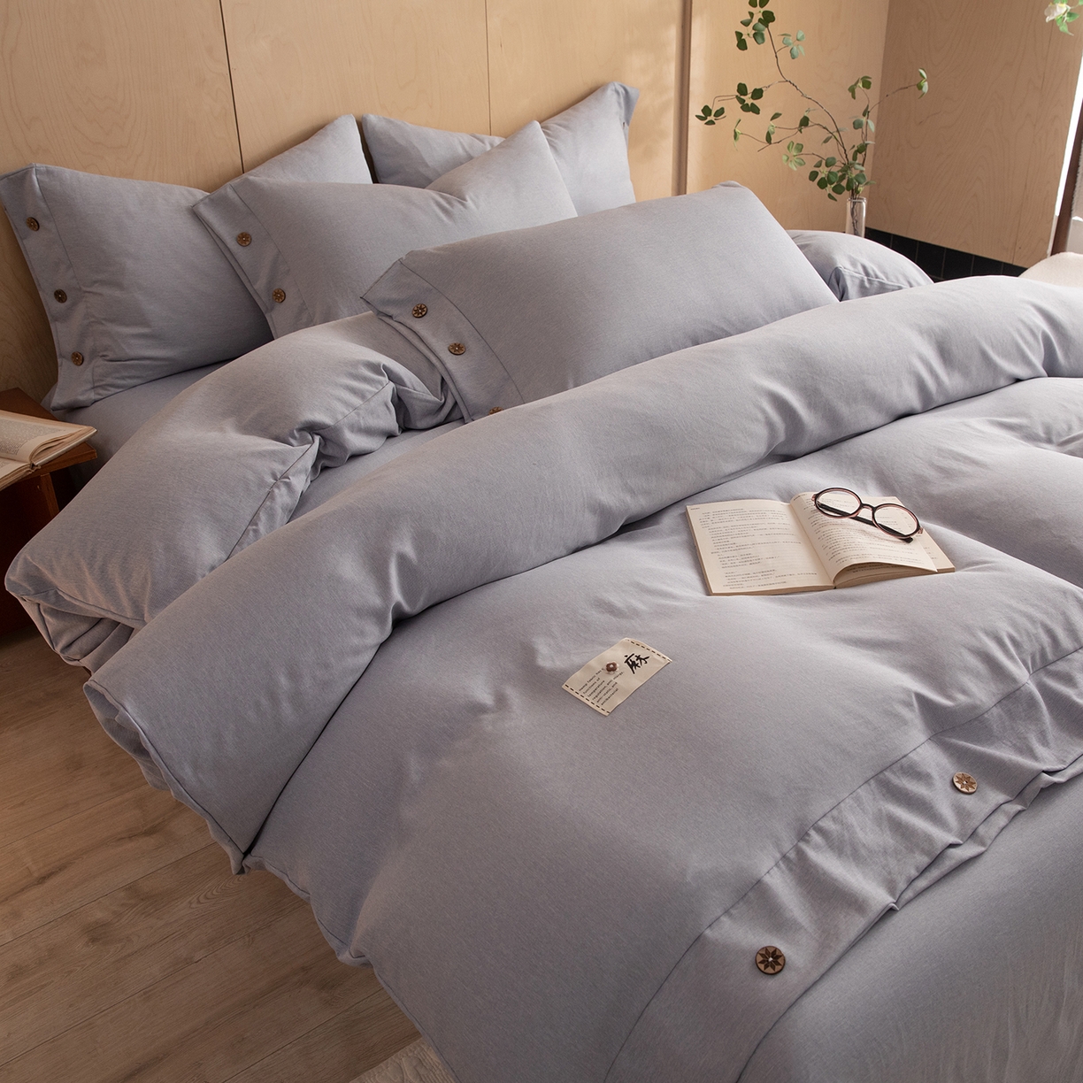 91家纺网 家纺一手货源 找家纺 绒世界 2026新款雨露麻纽扣款床单床笠四件套 雨露麻（青色）