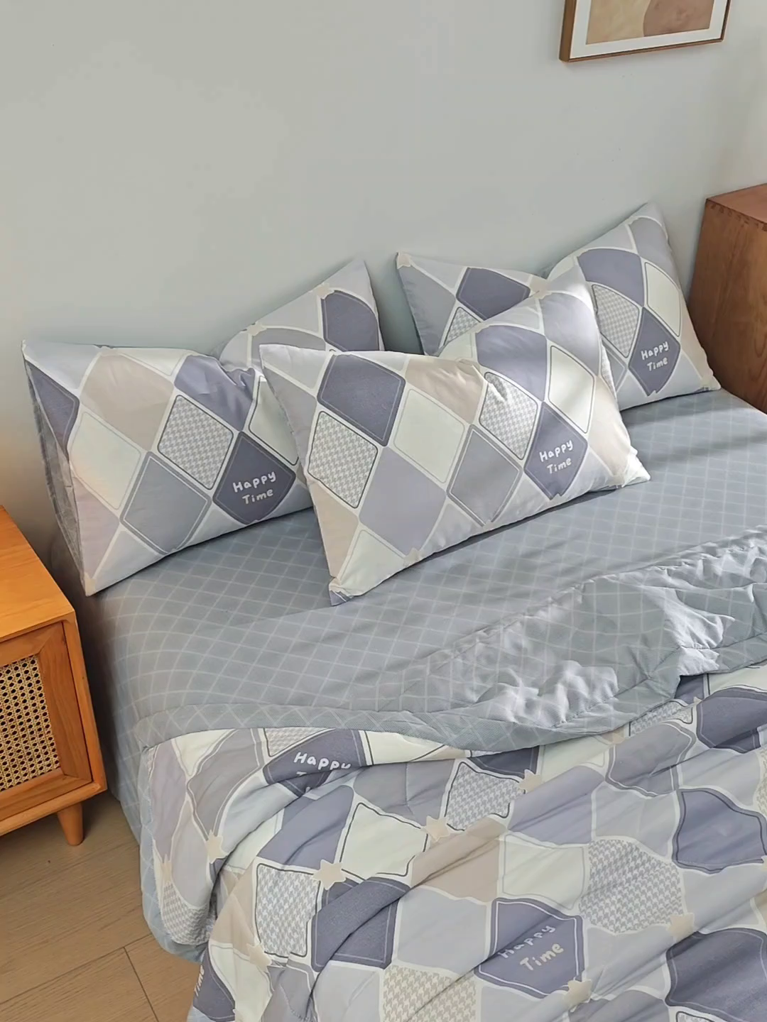 91家纺网 家纺一手货源 找家纺 海洋家纺 2026新款A类里外全棉印花夏被四件套 菱形格 灰