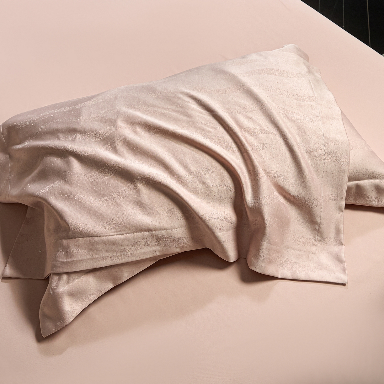 91家纺网 家纺一手货源 找家纺 绒世界 2026新款压线款金丝提花床单床笠四件套 金丝提花-流云粉