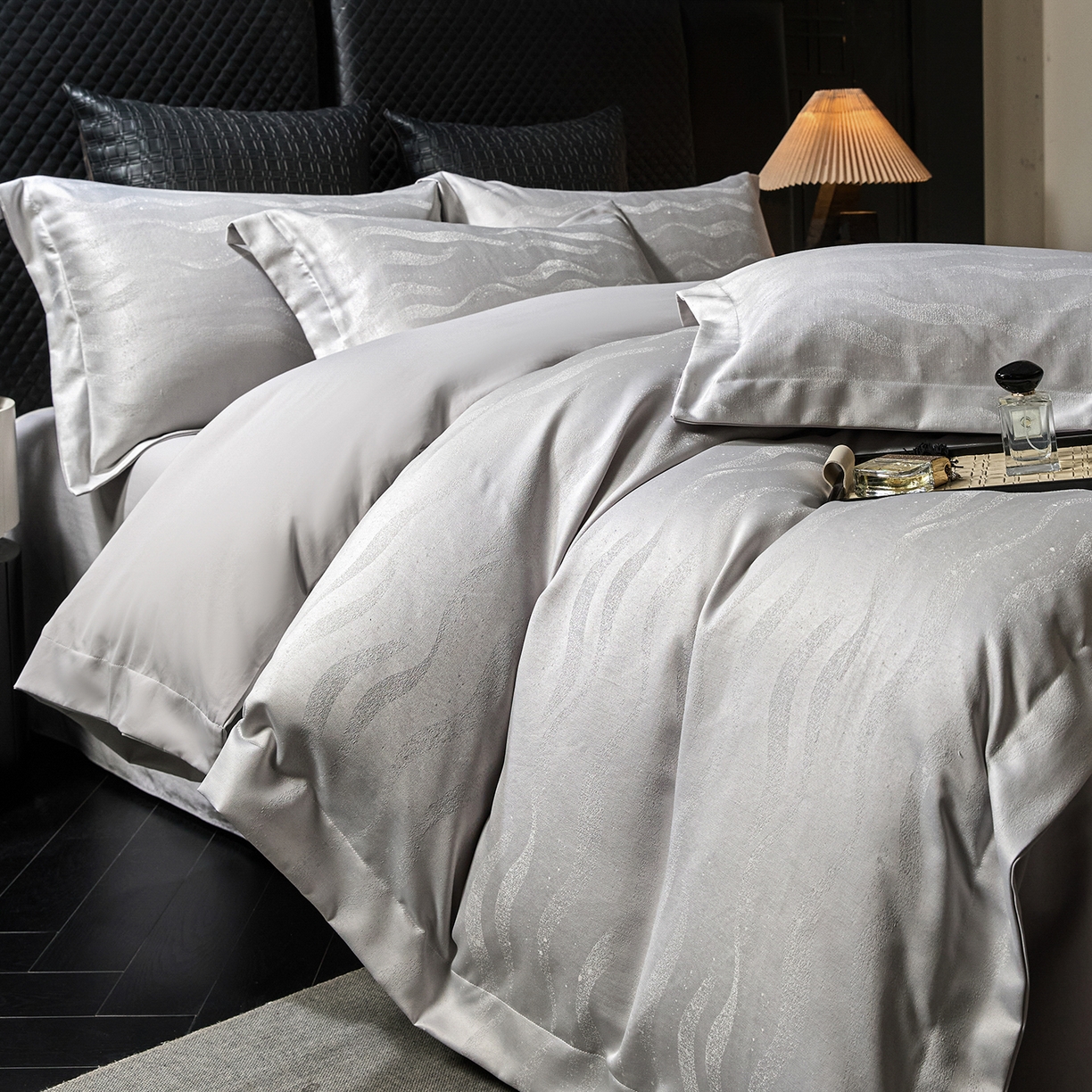 91家纺网 家纺一手货源 找家纺 绒世界 2026新款压线款金丝提花床单床笠四件套 金丝提花-银月灰