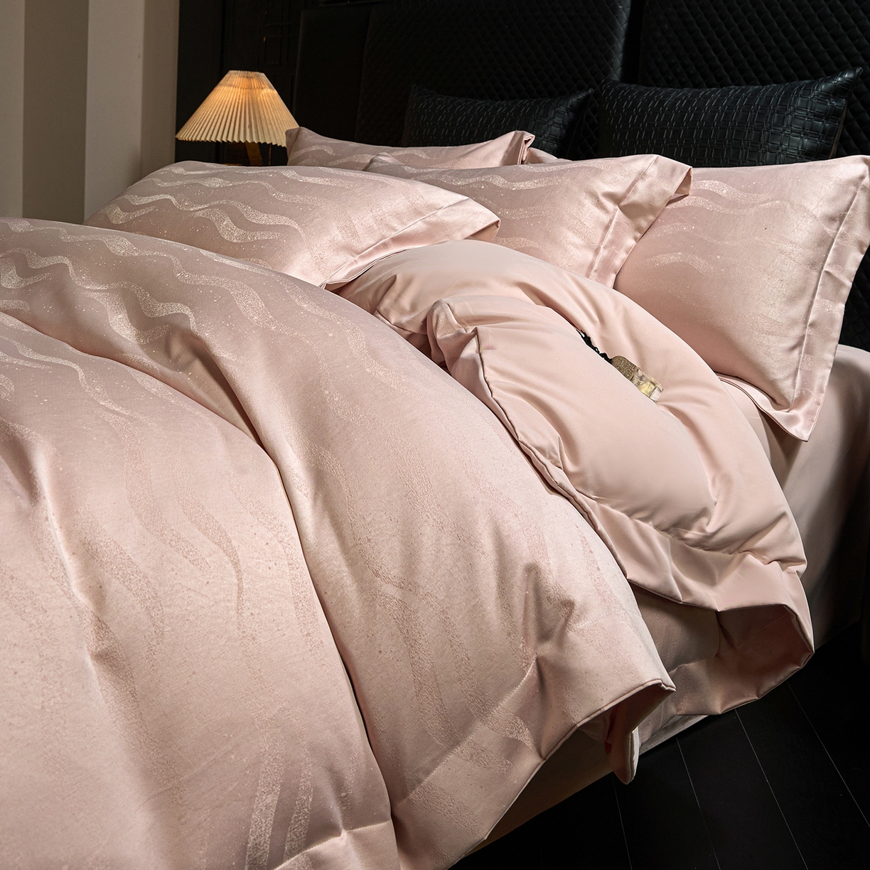 91家纺网 家纺一手货源 找家纺 绒世界 2026新款压线款金丝提花床单床笠四件套 金丝提花-流云粉