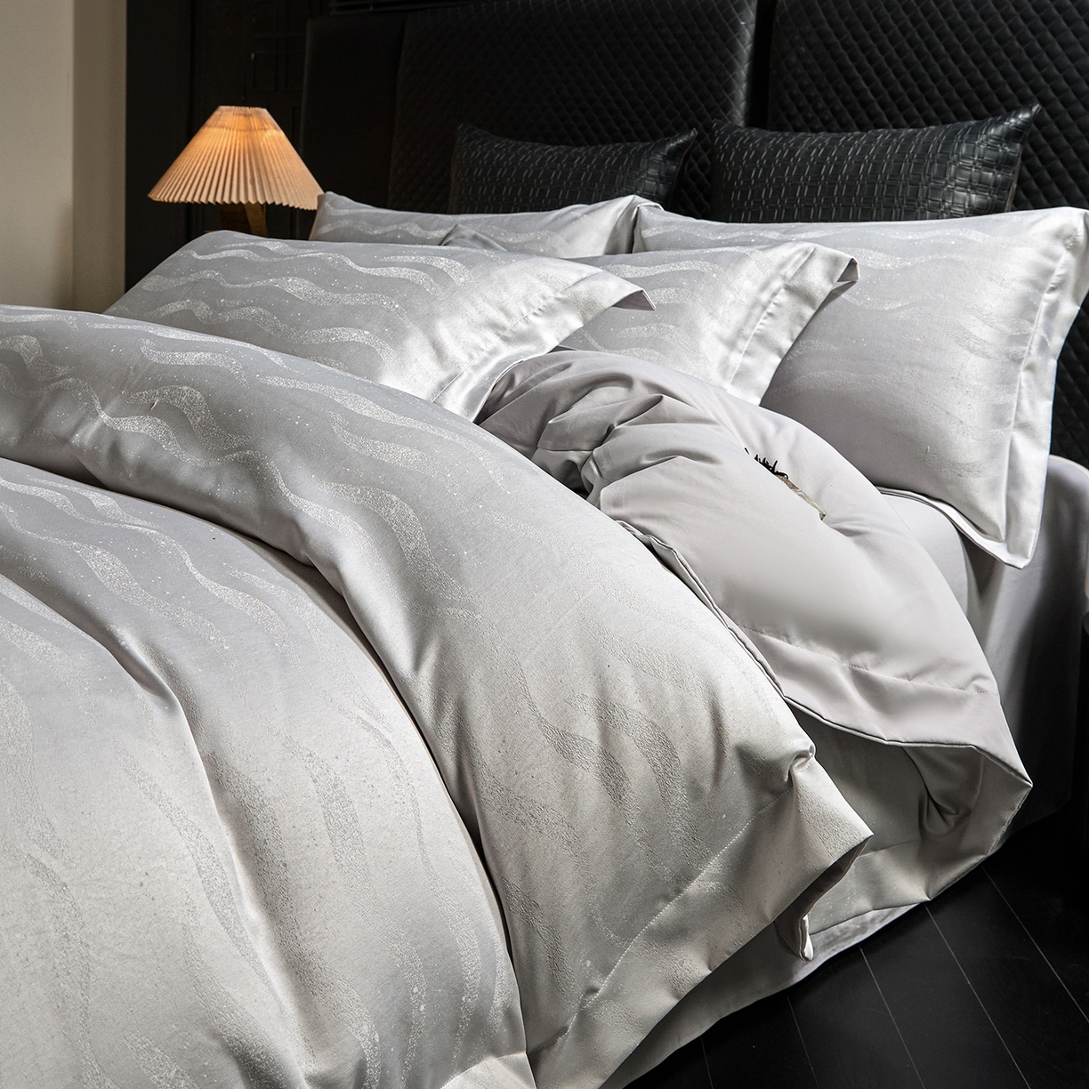 91家纺网 家纺一手货源 找家纺 绒世界 2026新款压线款金丝提花床单床笠四件套 金丝提花-银月灰