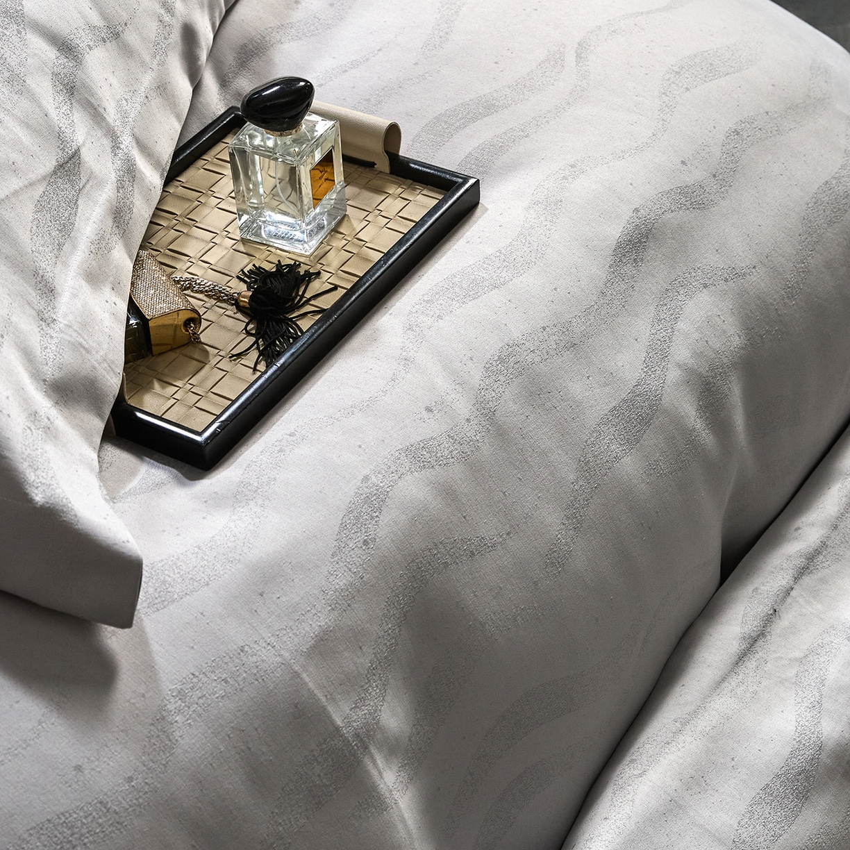 91家纺网 家纺一手货源 找家纺 绒世界 2026新款压线款金丝提花床单床笠四件套 金丝提花-银月灰