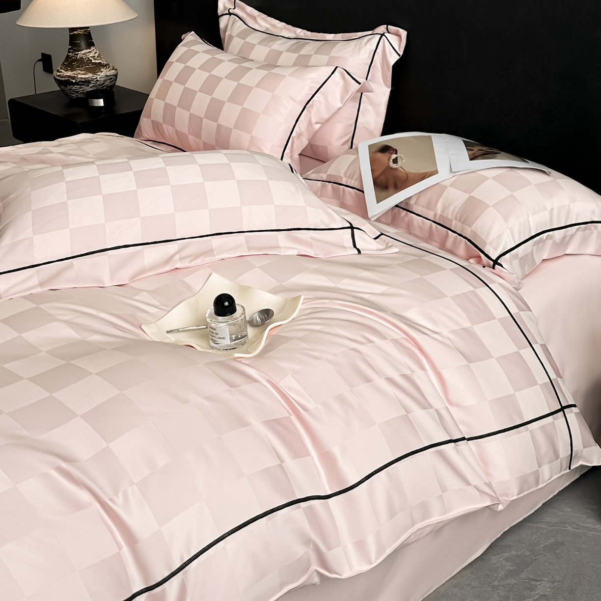 91家纺网 家纺一手货源 找家纺 丝印良品 2026新款贡缎提花床单床笠四件套 粉玉