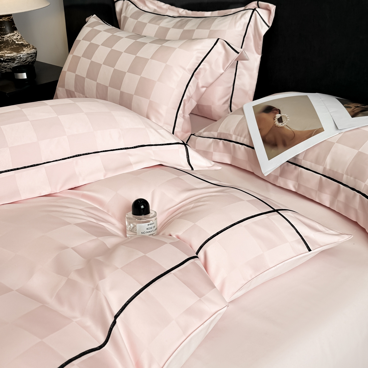 91家纺网 家纺一手货源 找家纺 丝印良品 2026新款贡缎提花床单床笠四件套 粉玉