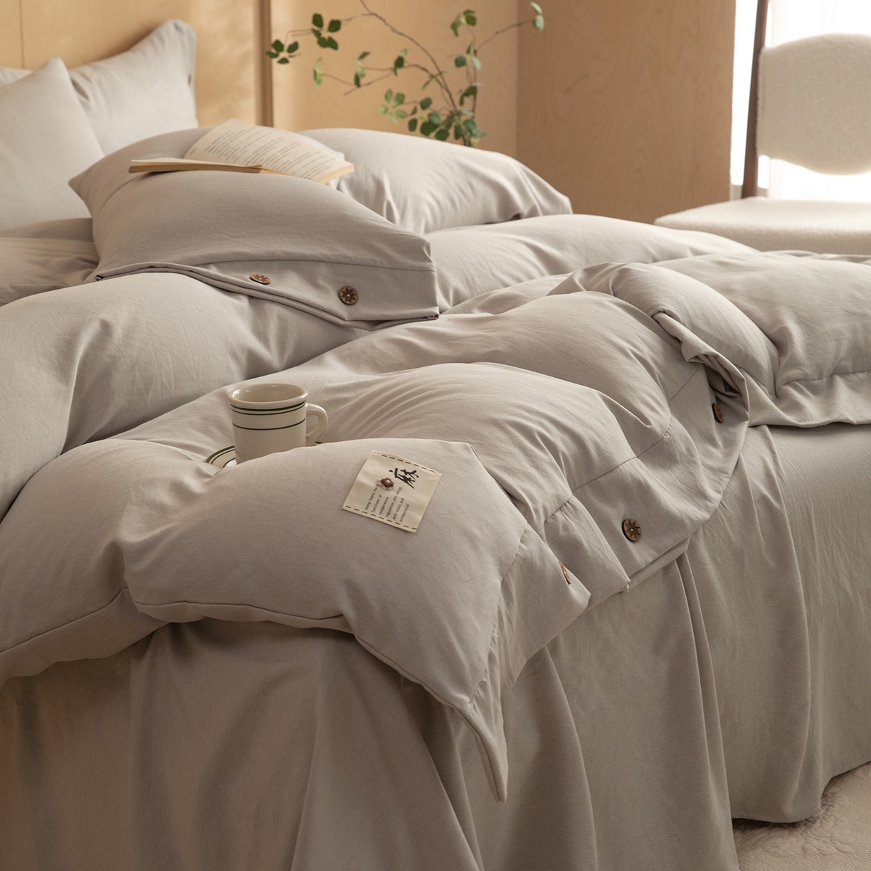 91家纺网 家纺一手货源 找家纺 丝印良品 2026新款雨露麻纽扣款床单床笠四件套 雨露麻（浅咖）