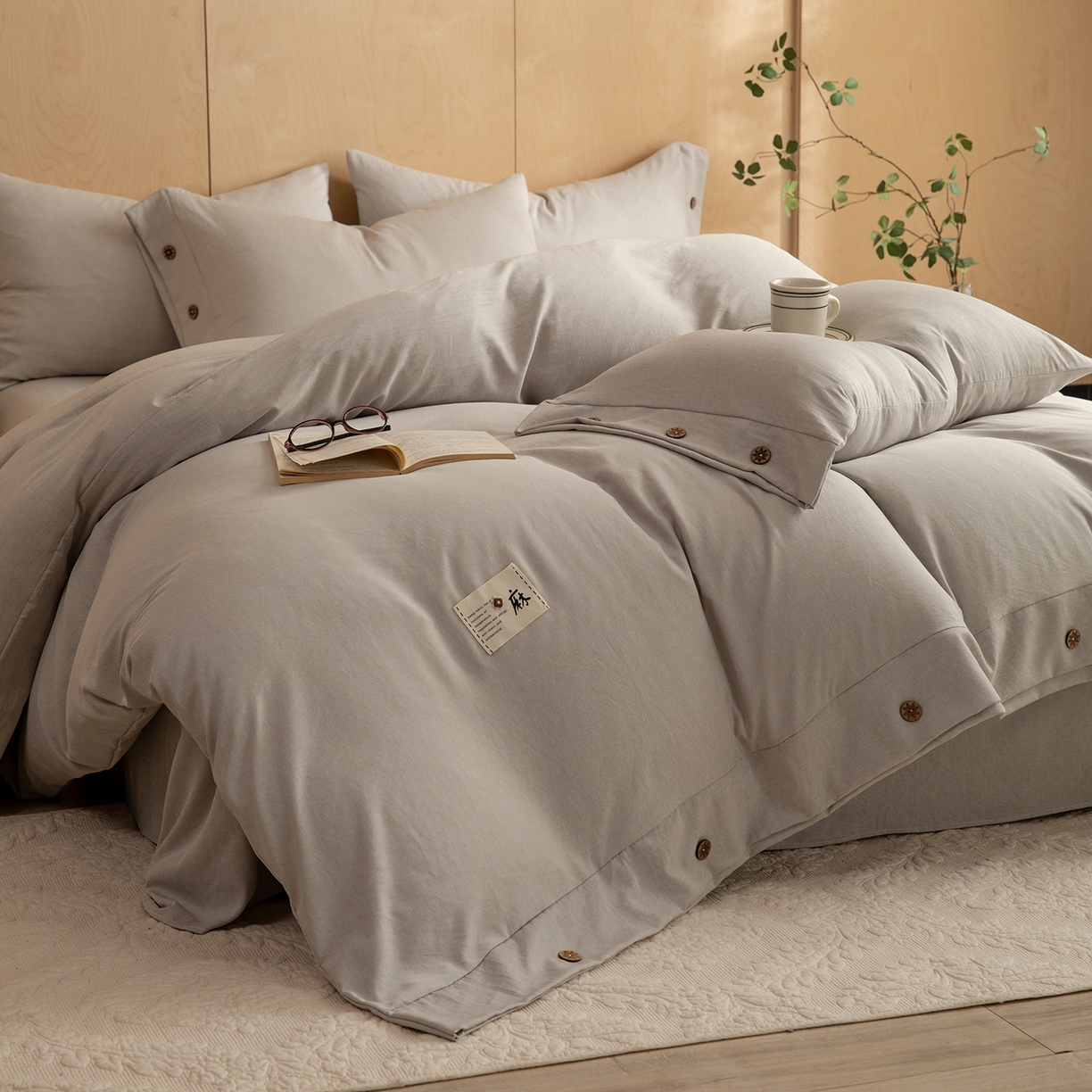 91家纺网 家纺一手货源 找家纺 丝印良品 2026新款雨露麻纽扣款床单床笠四件套 雨露麻（浅咖）