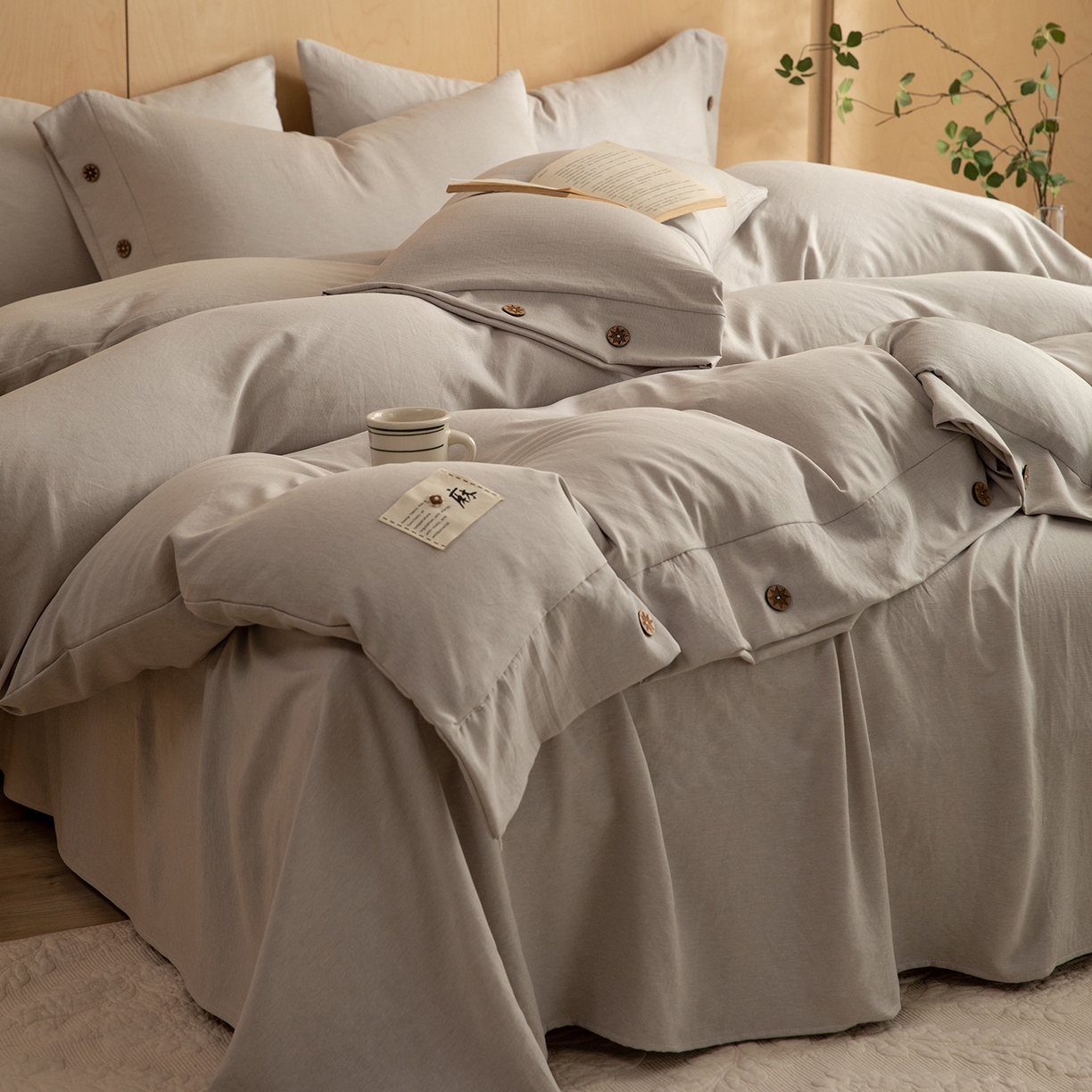 91家纺网 家纺一手货源 找家纺 丝印良品 2026新款雨露麻纽扣款床单床笠四件套 雨露麻（浅咖）
