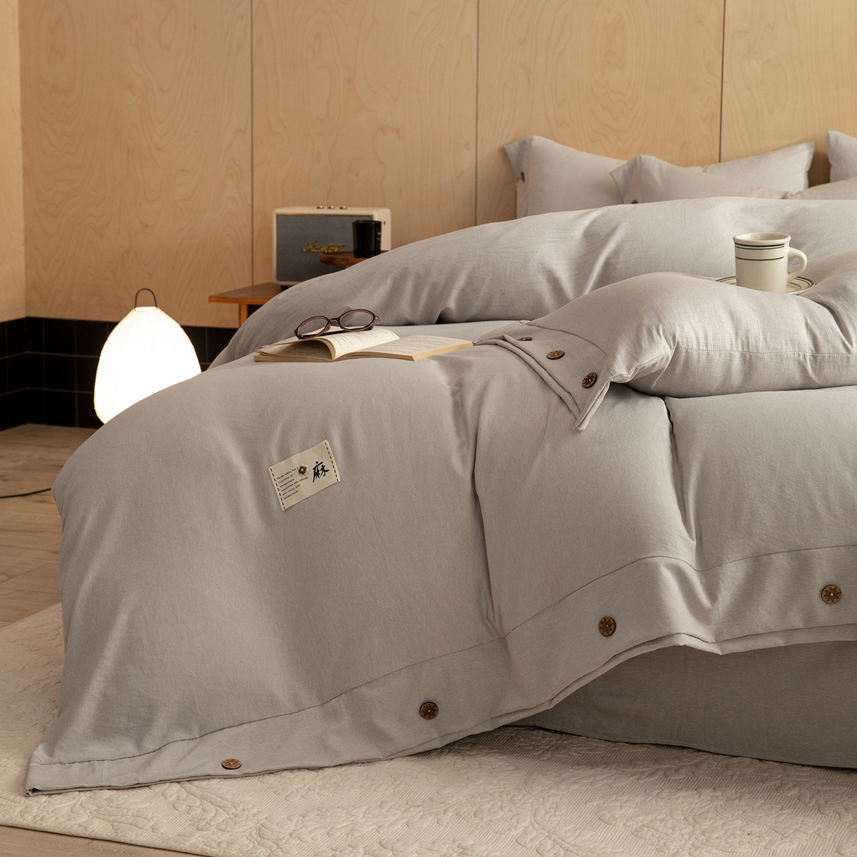 91家纺网 家纺一手货源 找家纺 丝印良品 2026新款雨露麻纽扣款床单床笠四件套 雨露麻（浅咖）