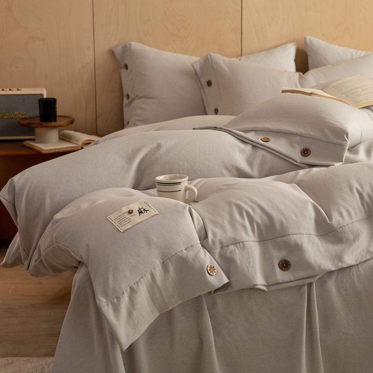 91家纺网 家纺一手货源 找家纺 丝印良品 2026新款雨露麻纽扣款床单床笠四件套 雨露麻（浅咖）