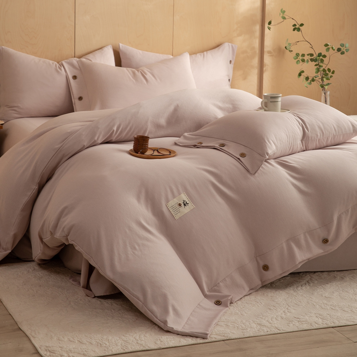 91家纺网 家纺一手货源 找家纺 丝印良品 2026新款雨露麻纽扣款床单床笠四件套 雨露麻（樱花粉）