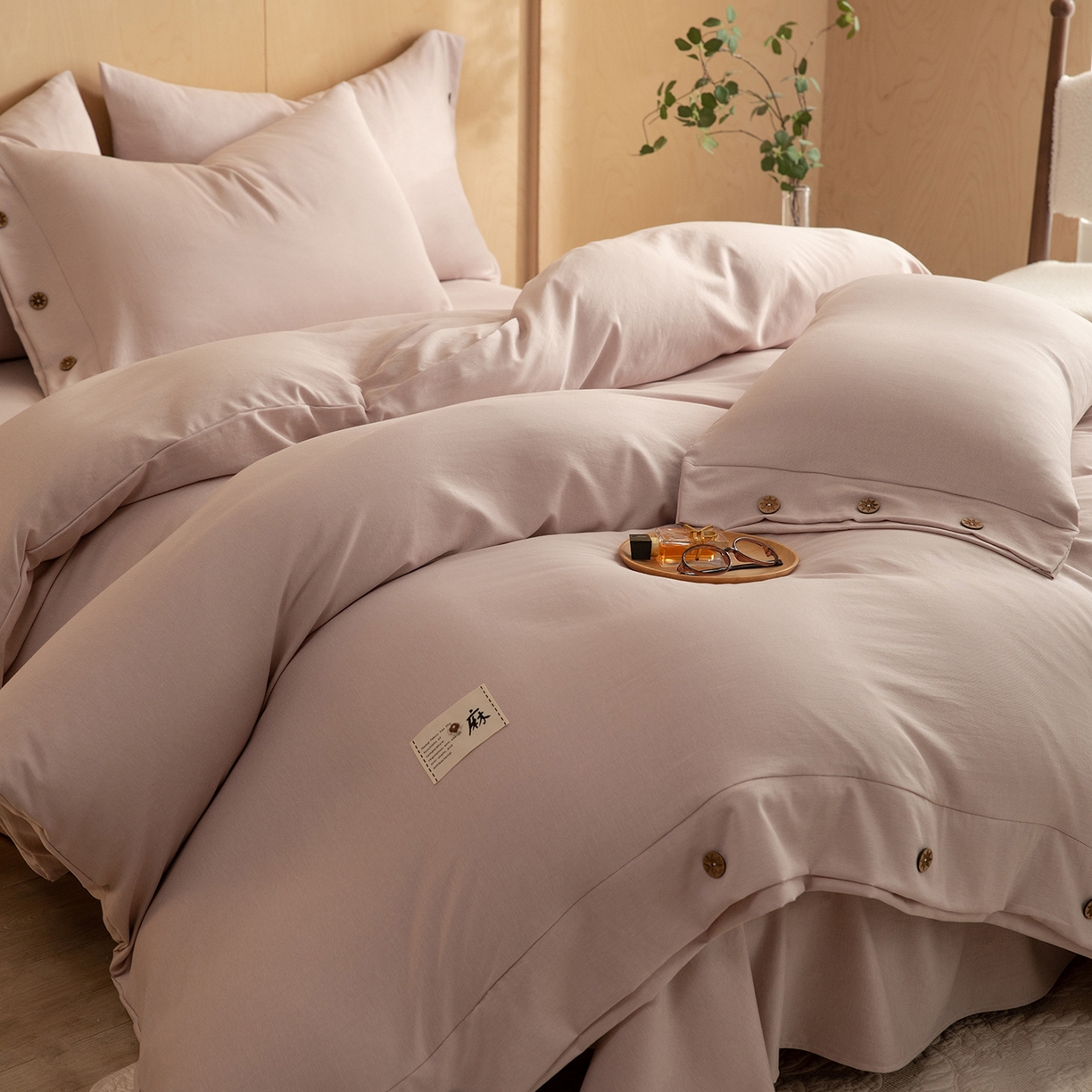 91家纺网 家纺一手货源 找家纺 丝印良品 2026新款雨露麻纽扣款床单床笠四件套 雨露麻（樱花粉）