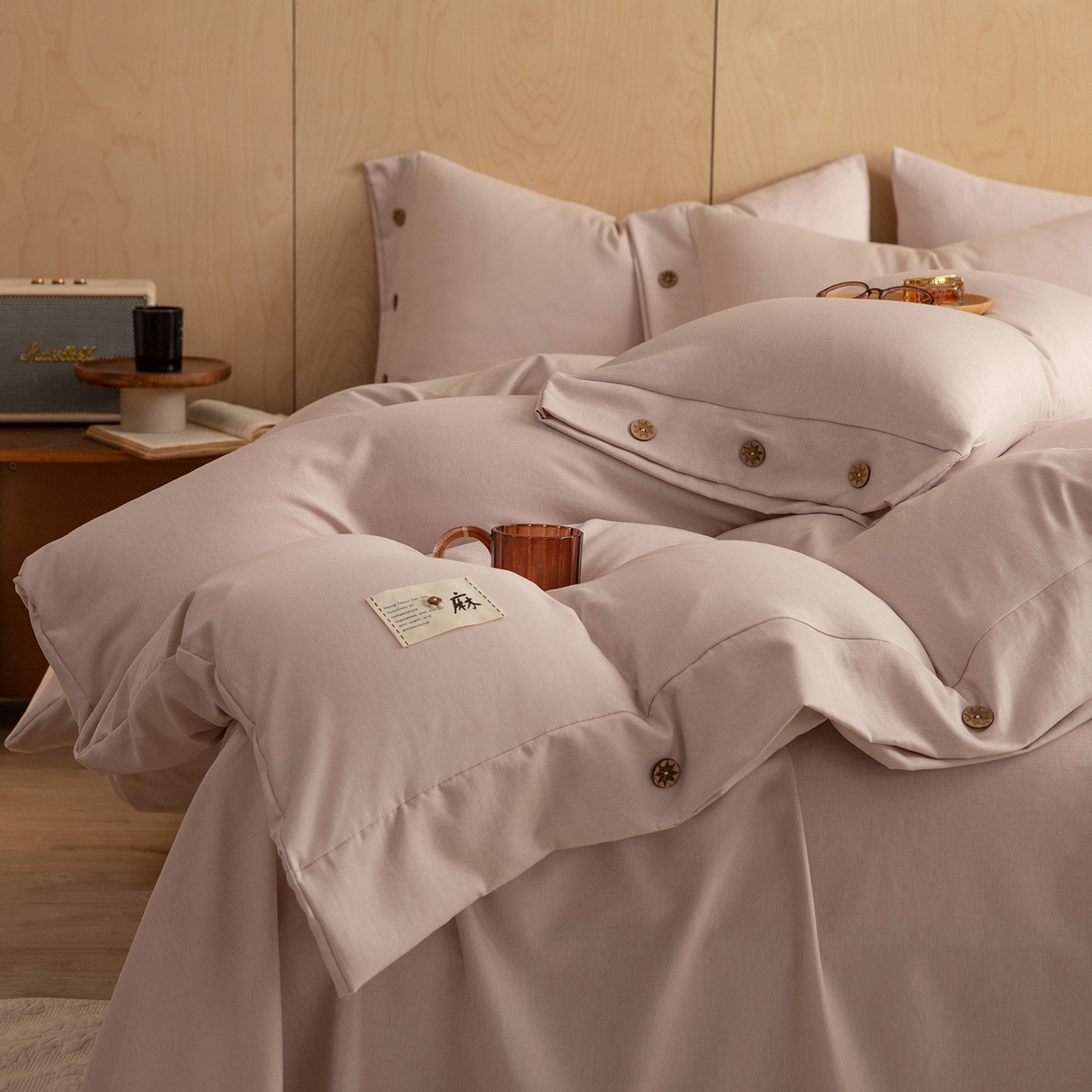 91家纺网 家纺一手货源 找家纺 丝印良品 2026新款雨露麻纽扣款床单床笠四件套 雨露麻（樱花粉）