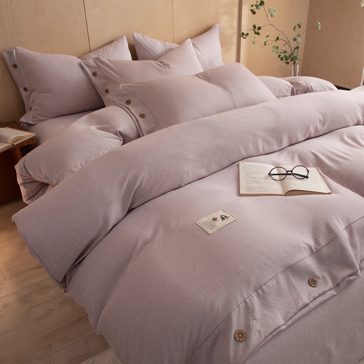 91家纺网 家纺一手货源 找家纺 丝印良品 2026新款雨露麻纽扣款床单床笠四件套 雨露麻（紫粉）