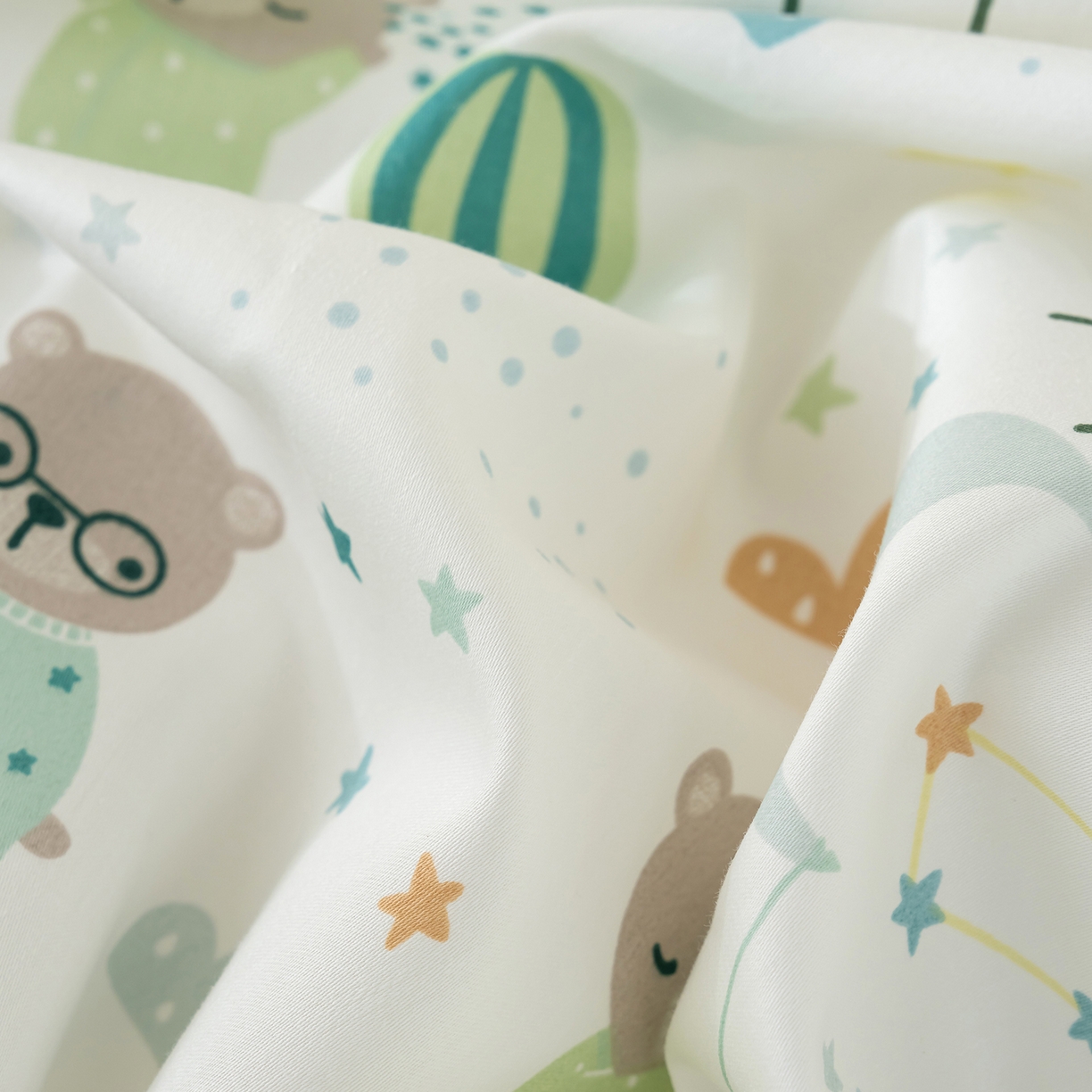 91家纺网 家纺一手货源 找家纺 良佐生活 2026新款60支长绒棉全棉贡缎双人乳胶枕套 小熊探月