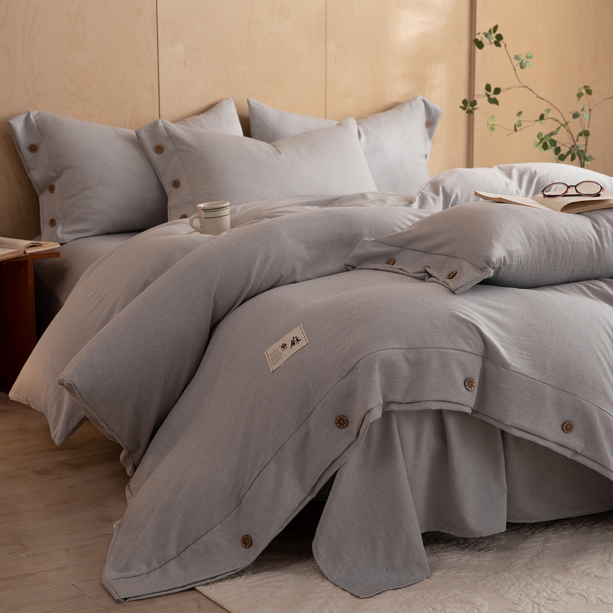 91家纺网 家纺一手货源 找家纺 丝印良品 2026新款雨露麻纽扣款床单床笠四件套 雨露麻（浅灰）