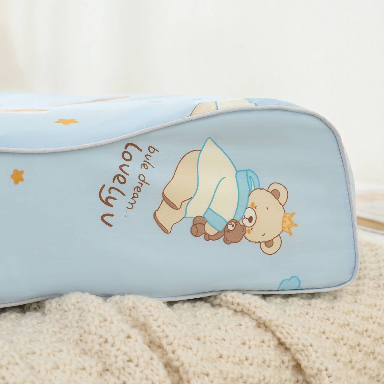 91家纺网 家纺一手货源 找家纺 良佐生活 2026新款60支长绒棉全棉贡缎双人乳胶枕套 晚安熊宝