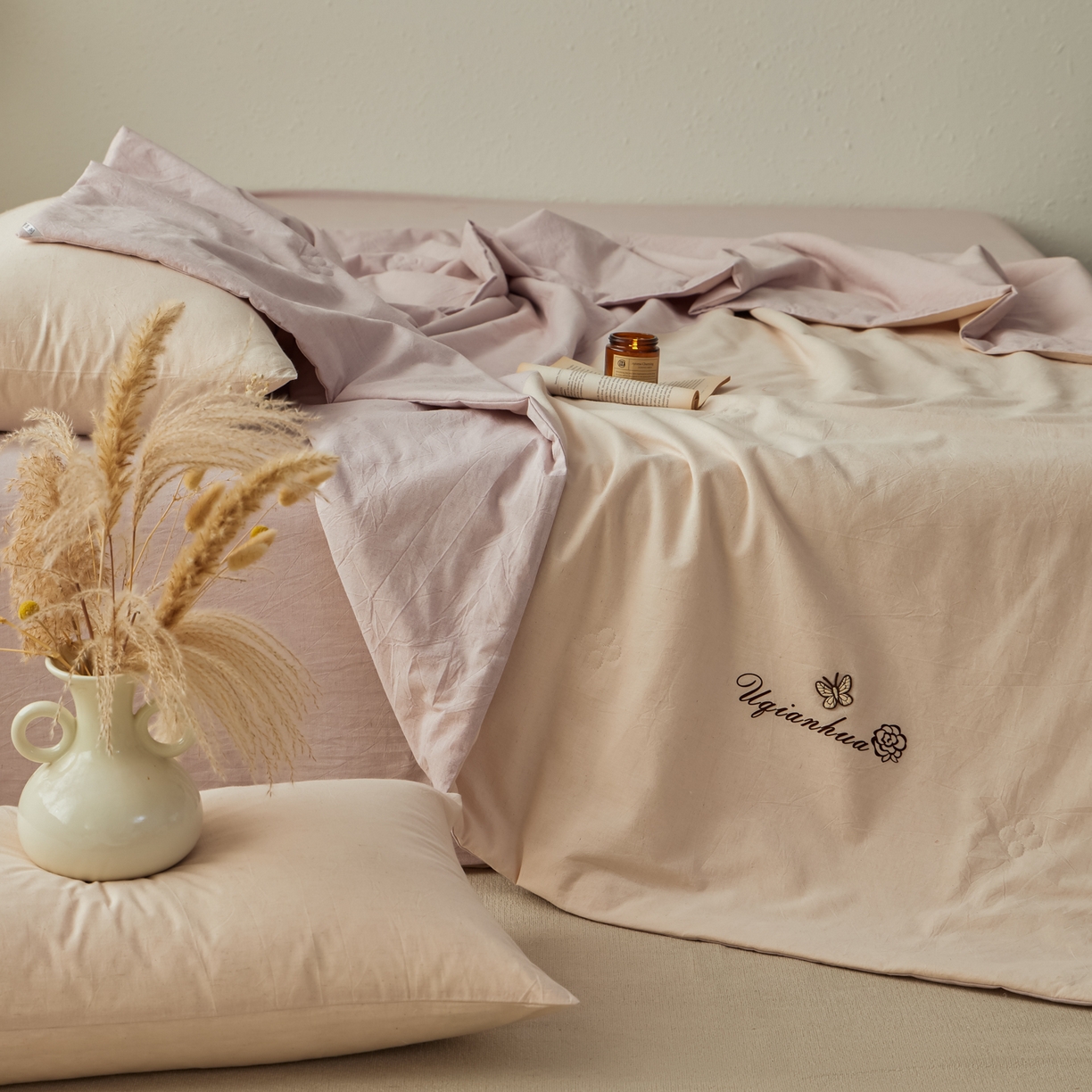 91家纺网 家纺一手货源 找家纺 尊妙被业 2026新款A类棉麻亚麻夏被大豆夏被四件套 棉麻 浅紫拼米白