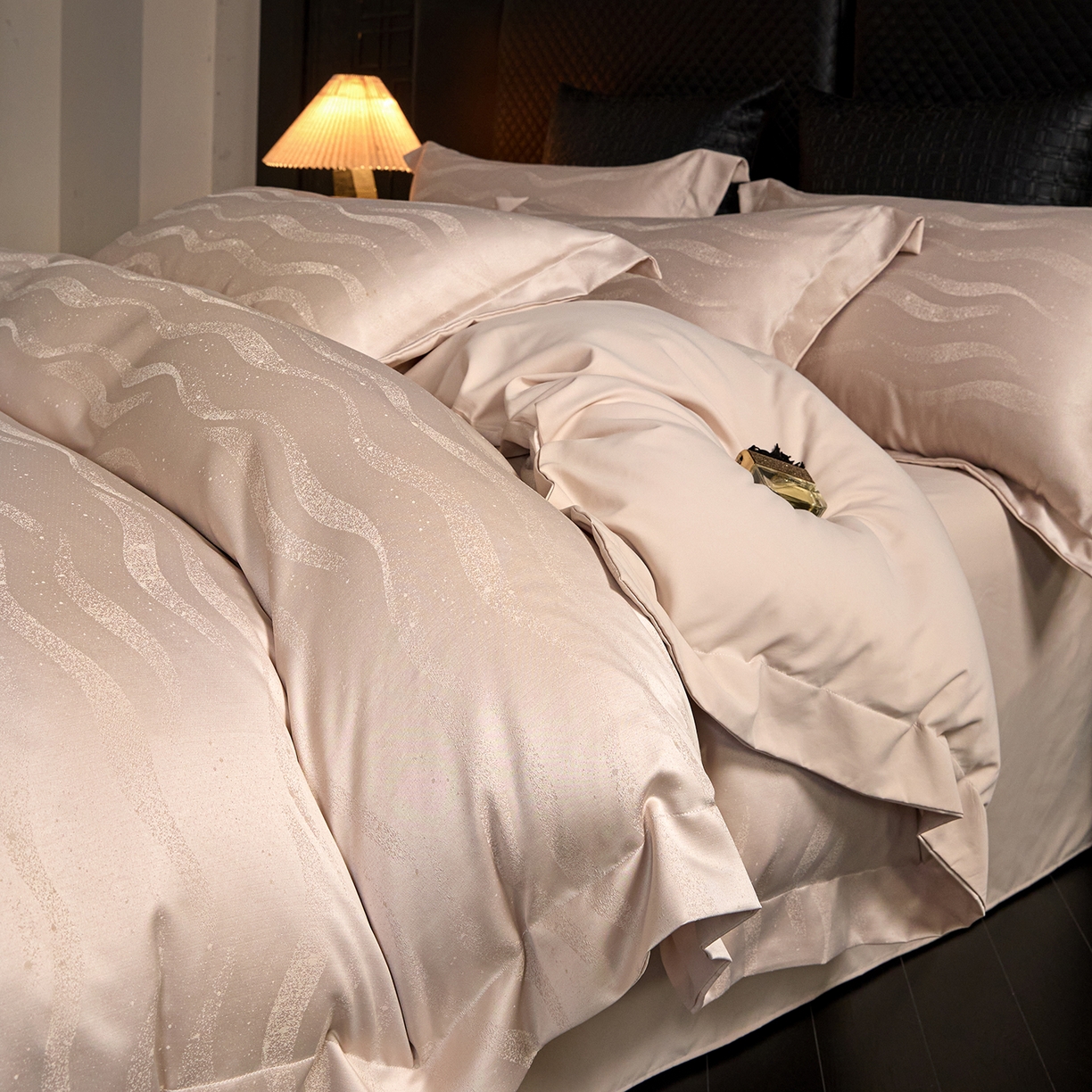 91家纺网 家纺一手货源 找家纺 欧冠家纺 （总） 2026新款压线款金丝提花床单床笠四件套