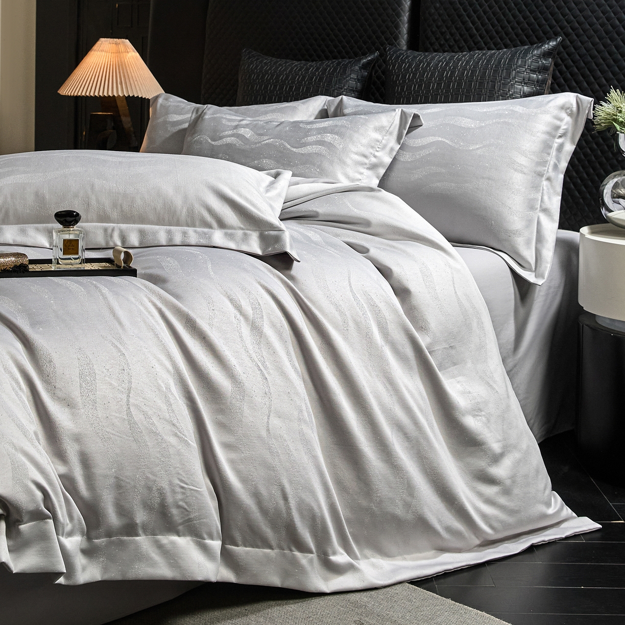 91家纺网 家纺一手货源 找家纺 丝印良品 2026新款压线款金丝提花床单床笠四件套 金丝提花-银月灰