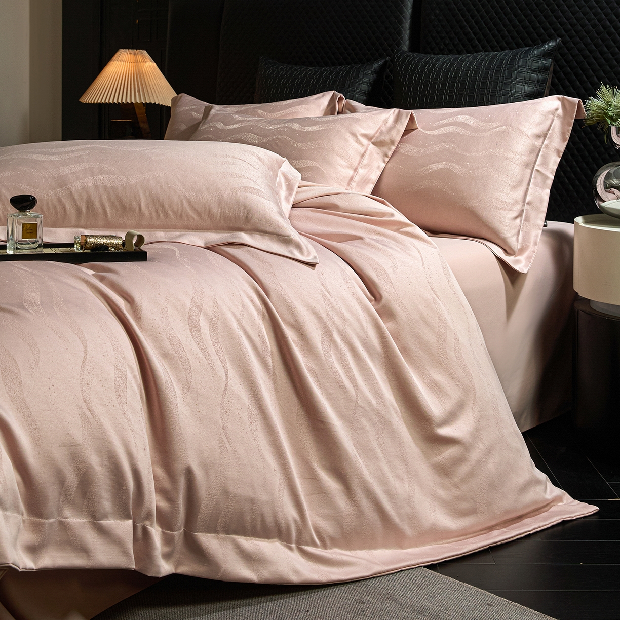 91家纺网 家纺一手货源 找家纺 丝印良品 2026新款压线款金丝提花床单床笠四件套 金丝提花-流云粉