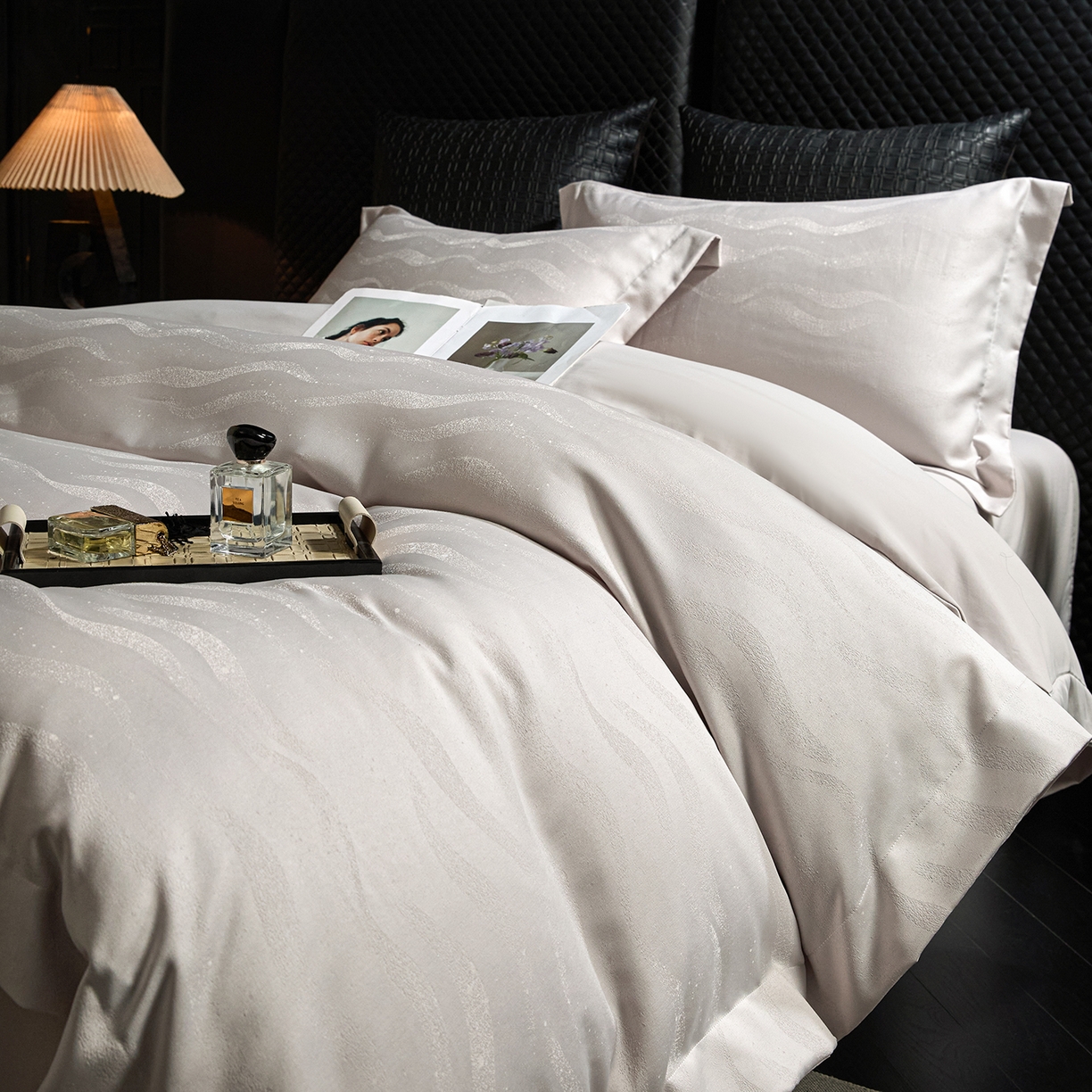 91家纺网 家纺一手货源 找家纺 丝印良品 2026新款压线款金丝提花床单床笠四件套 金丝提花-奶光杏