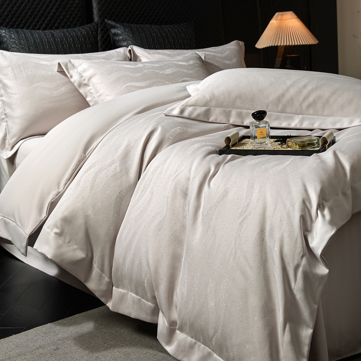 91家纺网 家纺一手货源 找家纺 丝印良品 2026新款压线款金丝提花床单床笠四件套 金丝提花-奶光杏