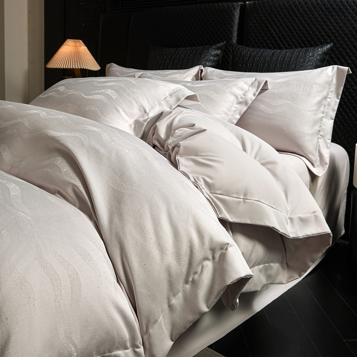 91家纺网 家纺一手货源 找家纺 丝印良品 2026新款压线款金丝提花床单床笠四件套 金丝提花-奶光杏