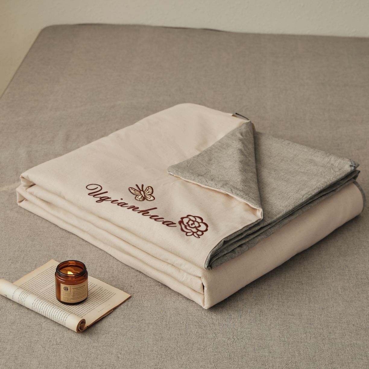 91家纺网 家纺一手货源 找家纺 尊妙被业 2026新款A类棉麻亚麻夏被大豆夏被四件套 棉麻 深灰拼米白