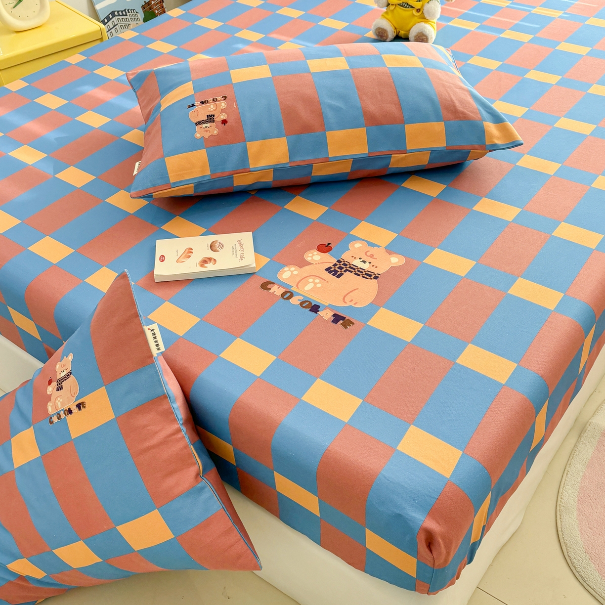 91家纺网 家纺一手货源 找家纺 卧趣家纺 2026新款全棉老粗布凉席席子床笠单件床笠单品单床笠绒布贴系列 莓果熊