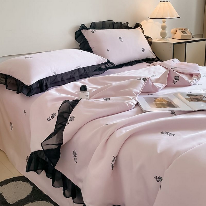 91家纺网 家纺一手货源 找家纺 丝印良品 2026新款水洗真丝冰丝美拉德风花边夏被四件套空调被夏凉被 夏被-玫瑰-粉