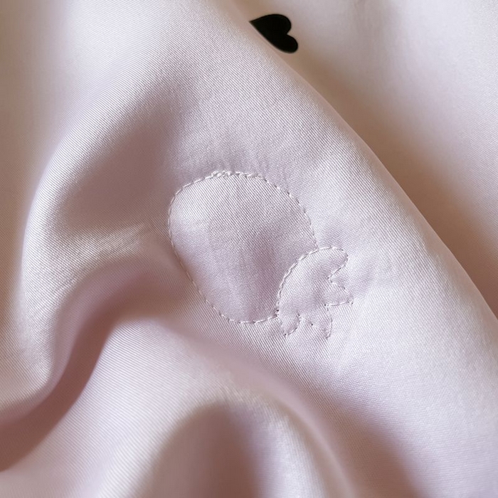 91家纺网 家纺一手货源 找家纺 丝印良品 2026新款水洗真丝冰丝美拉德风花边夏被四件套空调被夏凉被 夏被-爱心-粉