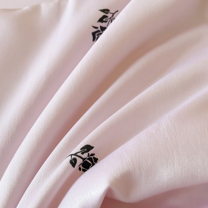 91家纺网 家纺一手货源 找家纺 丝印良品 2026新款水洗真丝冰丝美拉德风花边夏被四件套空调被夏凉被 夏被-玫瑰-粉