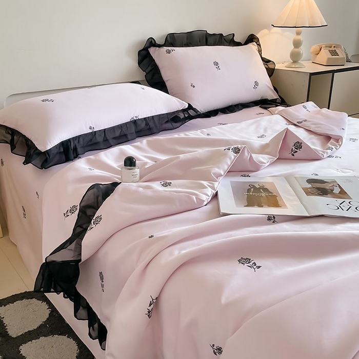 91家纺网 家纺一手货源 找家纺 丝印良品 2026新款水洗真丝冰丝美拉德风花边夏被四件套空调被夏凉被 夏被-玫瑰-粉